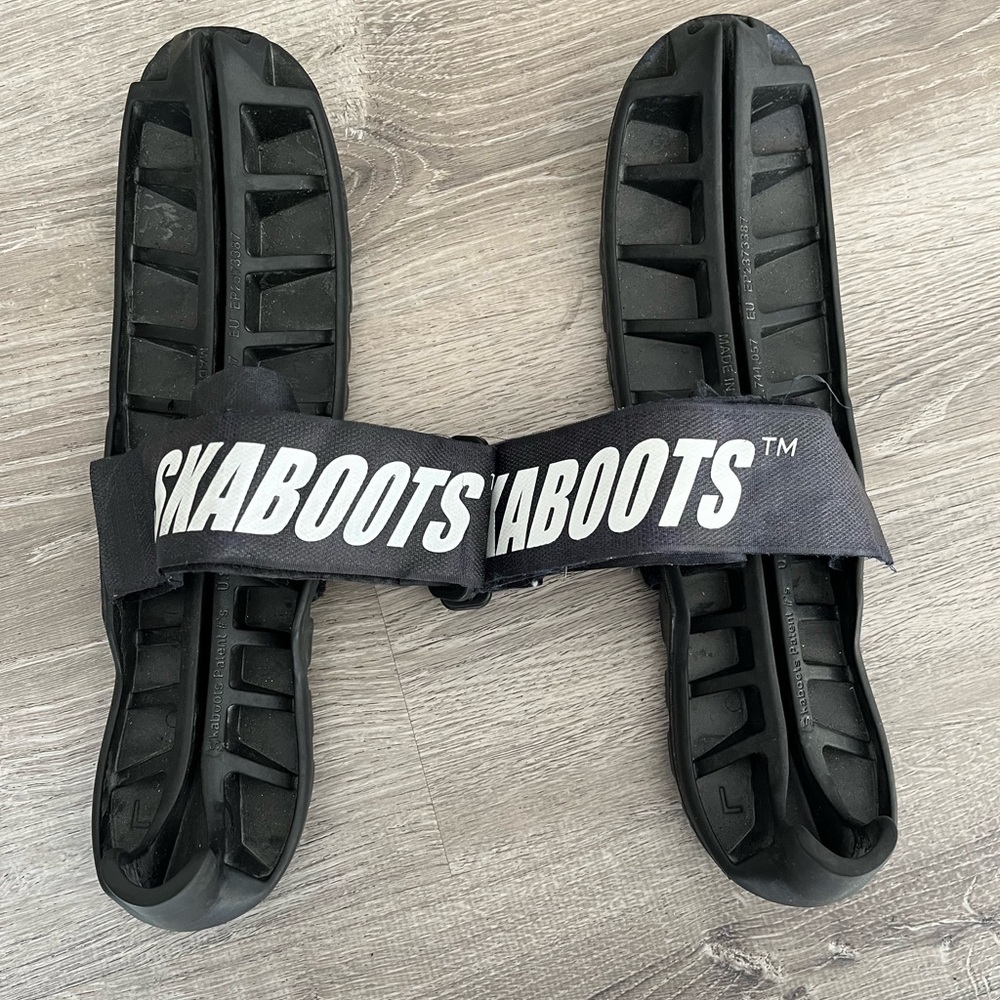 Snow shoes size 8
